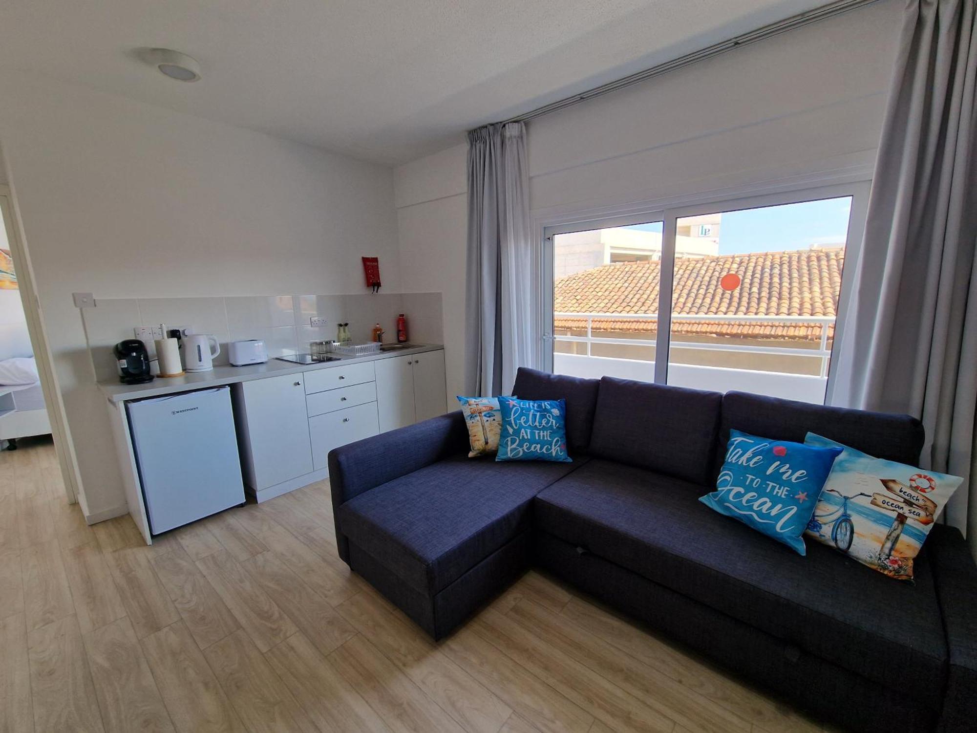 Kitieos Central Apts 100M From Finikoudes Beach Larnaca Esterno foto